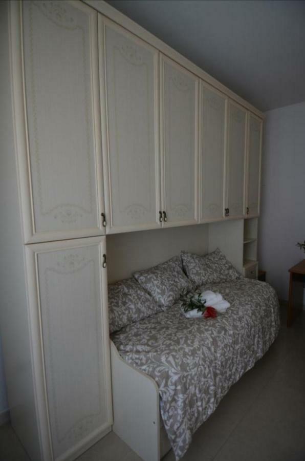 "La Casa Di Mariagrazia" Rooms Con Cucina Condivisa E Terrazza 萨米凯莱-迪巴里 外观 照片